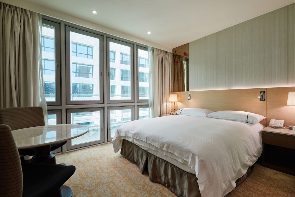 Senior Room, 1 Queen Bed, City View