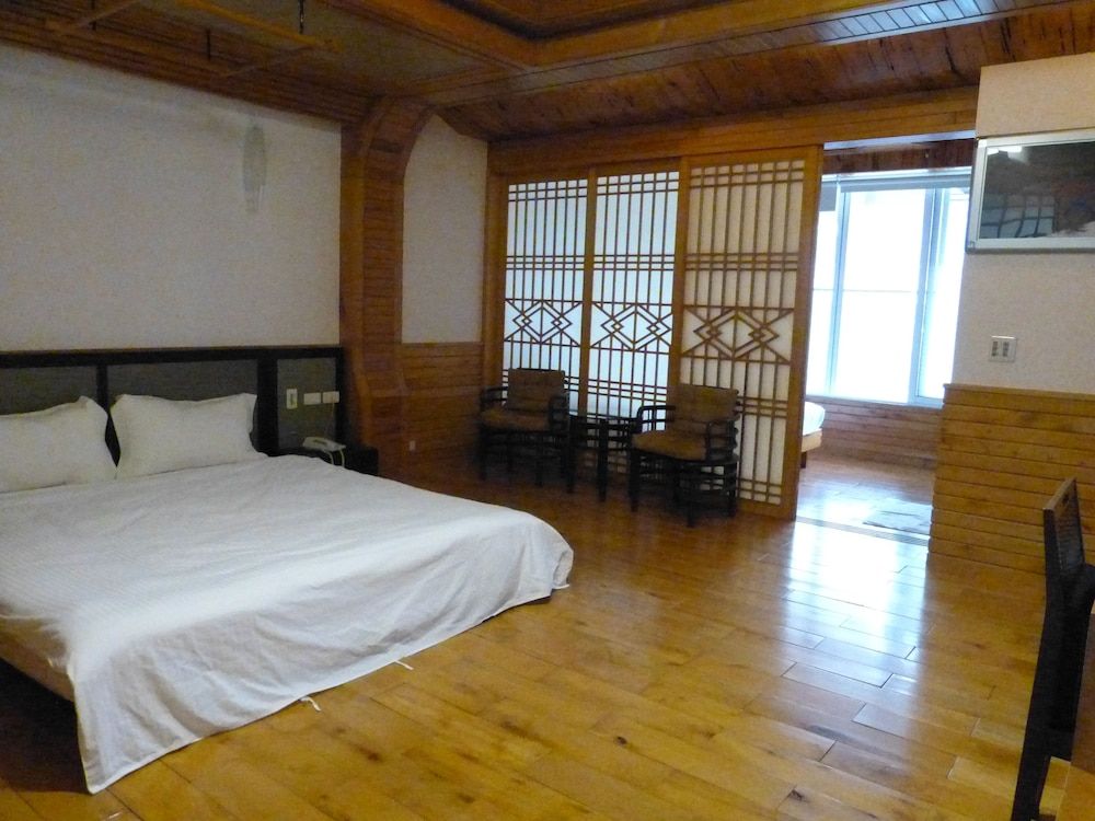 undefined Full Moon Spa 3