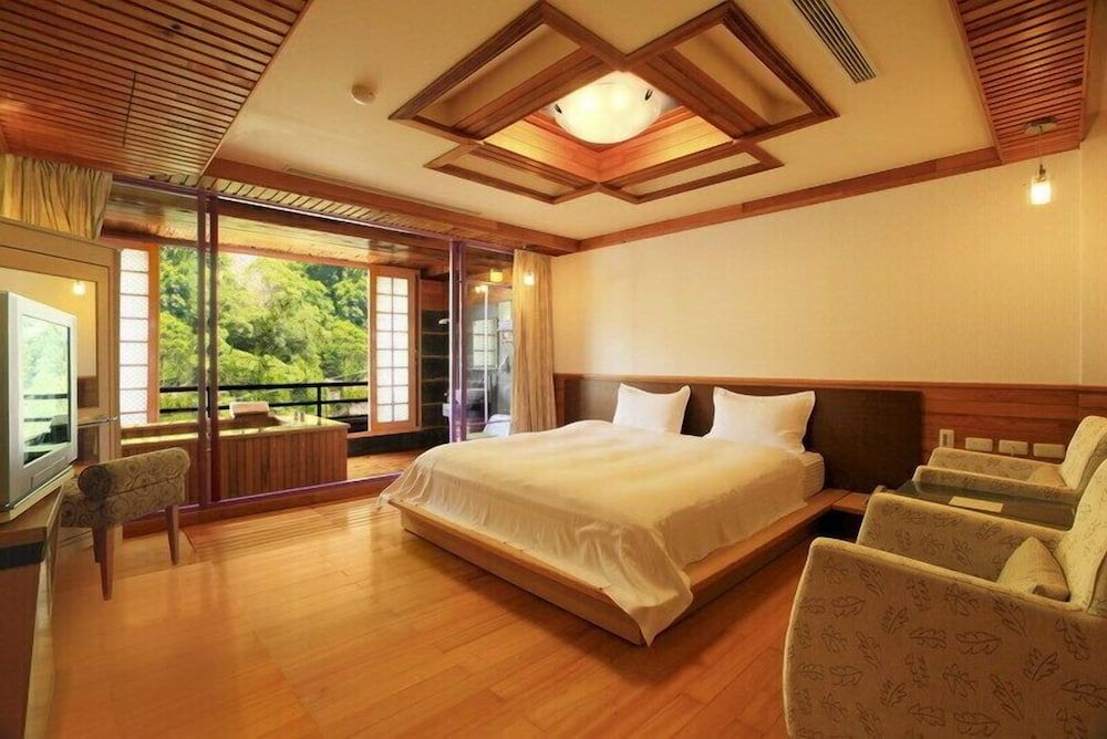 undefined Full Moon Spa 6