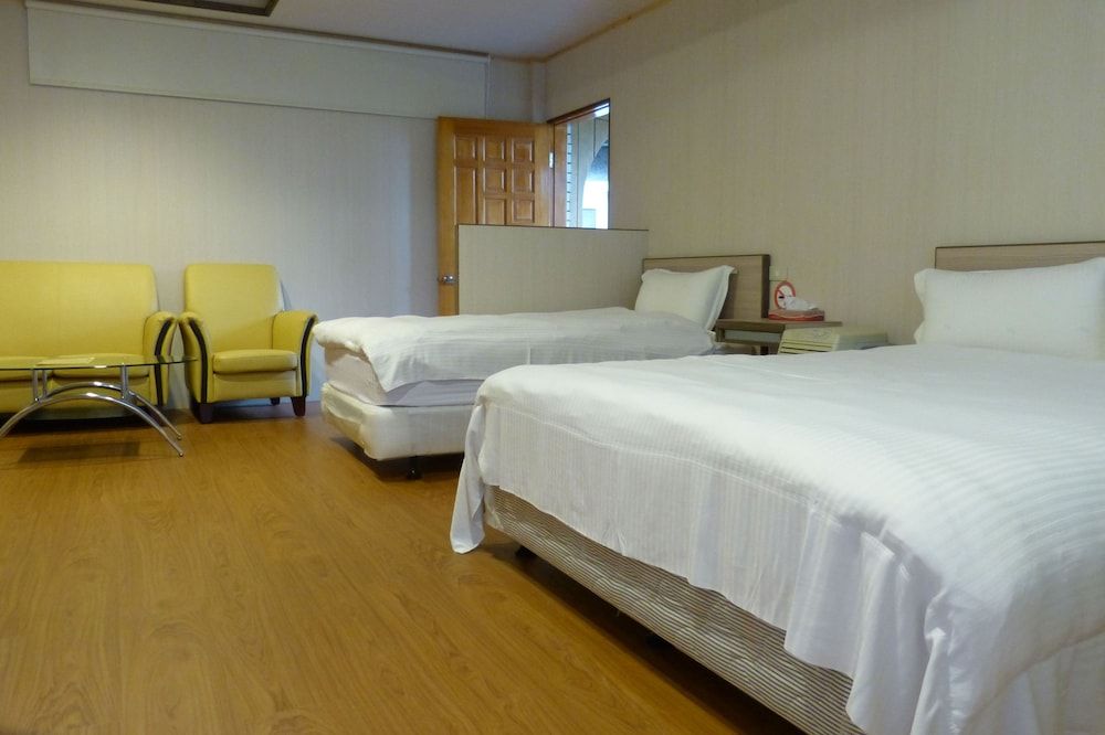 undefined Full Moon Spa 9