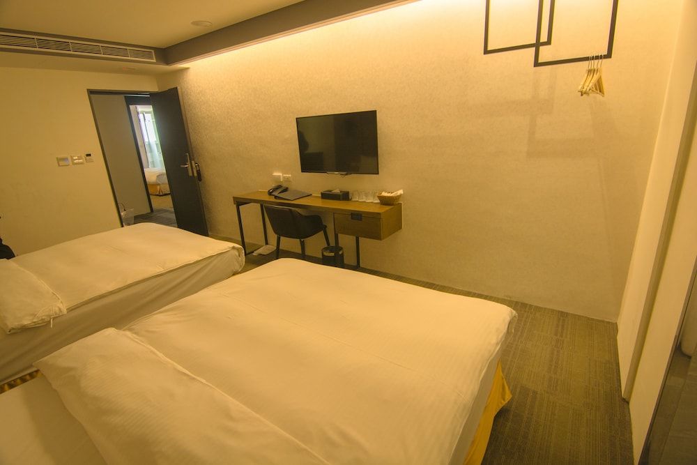 O2 Hotel Taipei Main Station Standard Quadruple Room, 2 Double Beds 3