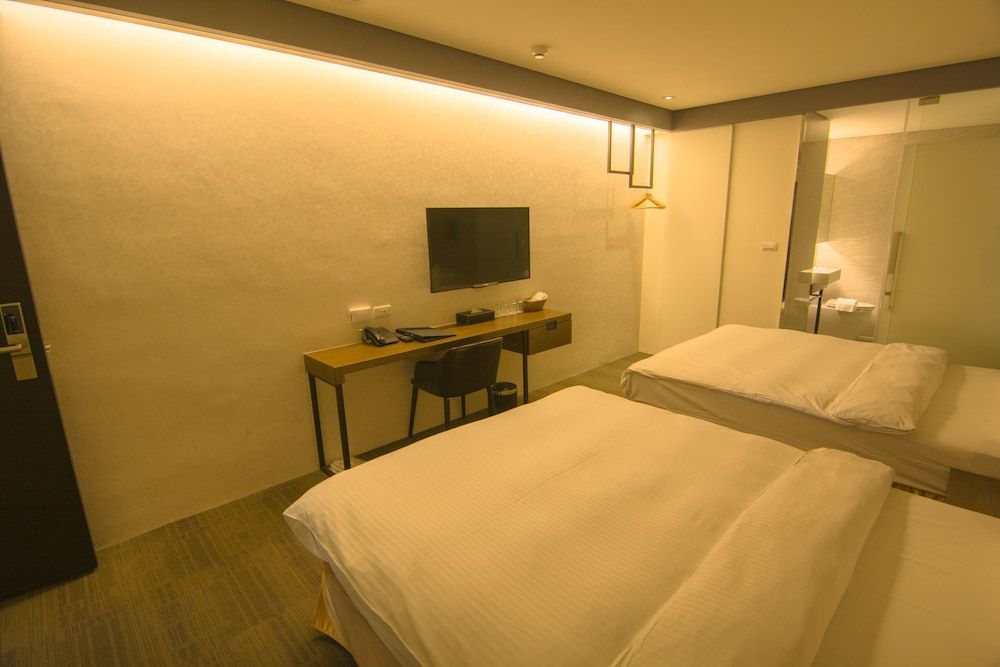 O2 Hotel Taipei Main Station Standard Quadruple Room, 2 Double Beds 6