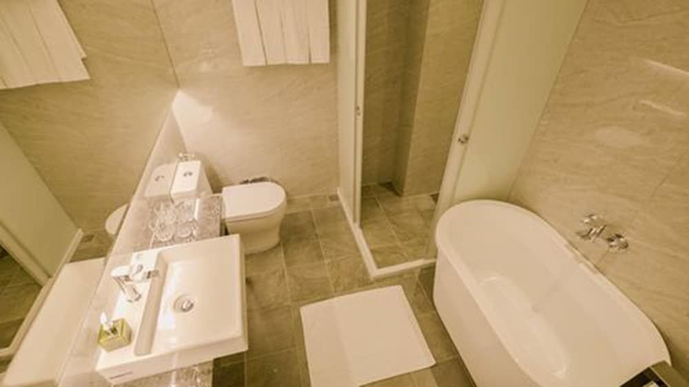 O2 Hotel Taipei Main Station Deluxe Quadruple Room, 2 Queen Beds 5