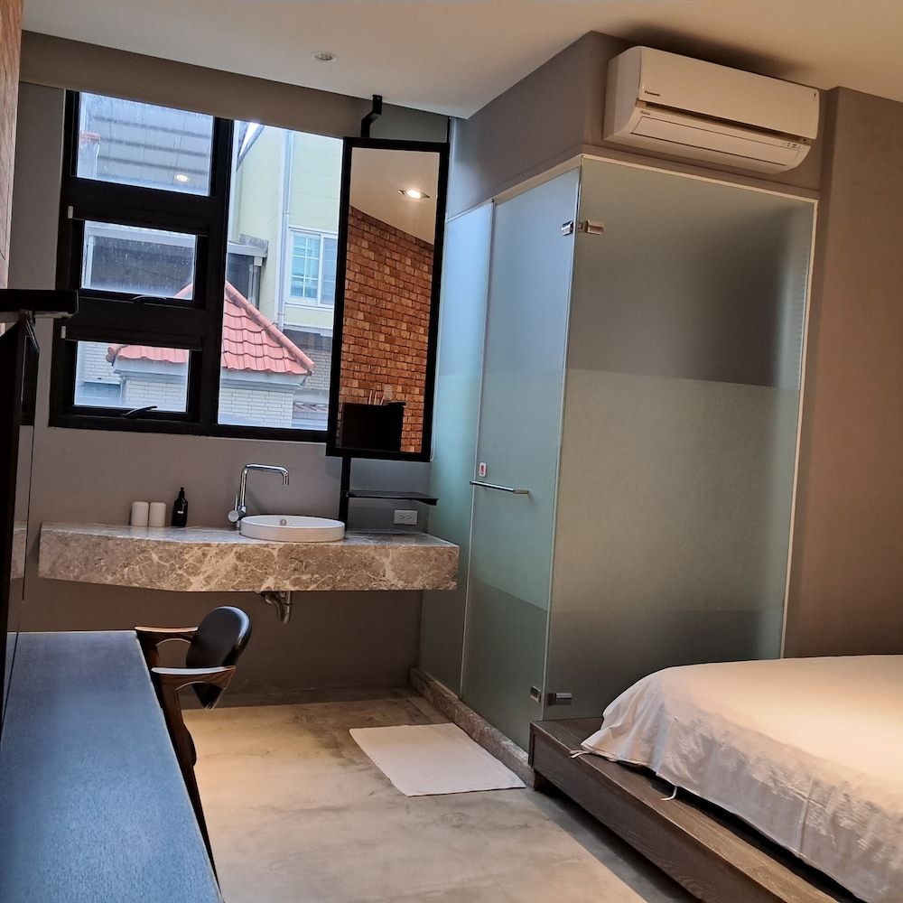 ManMan Economy Double Room 2