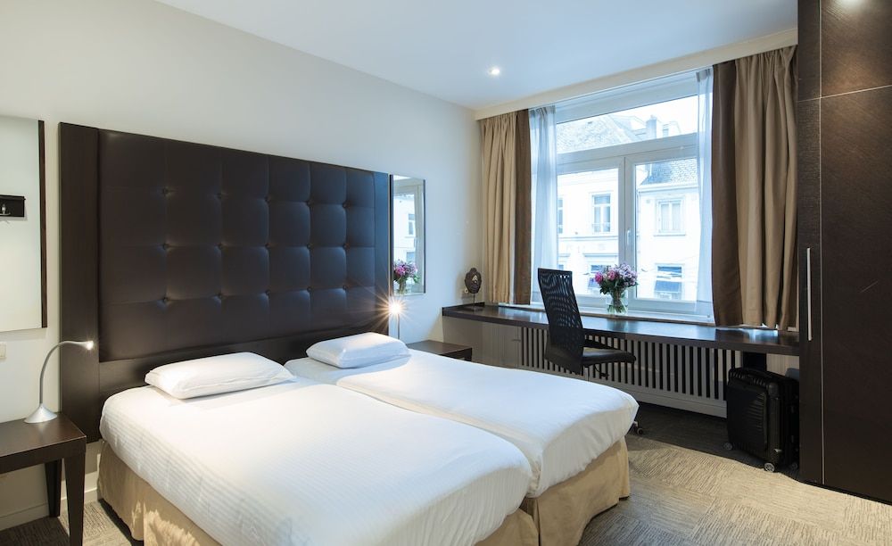 undefined Hotel Chambord 2