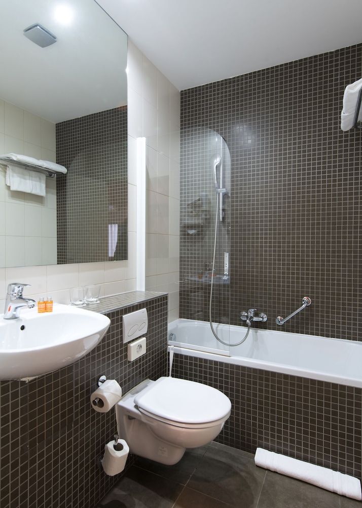 Hotel Chambord Business Double Room 11