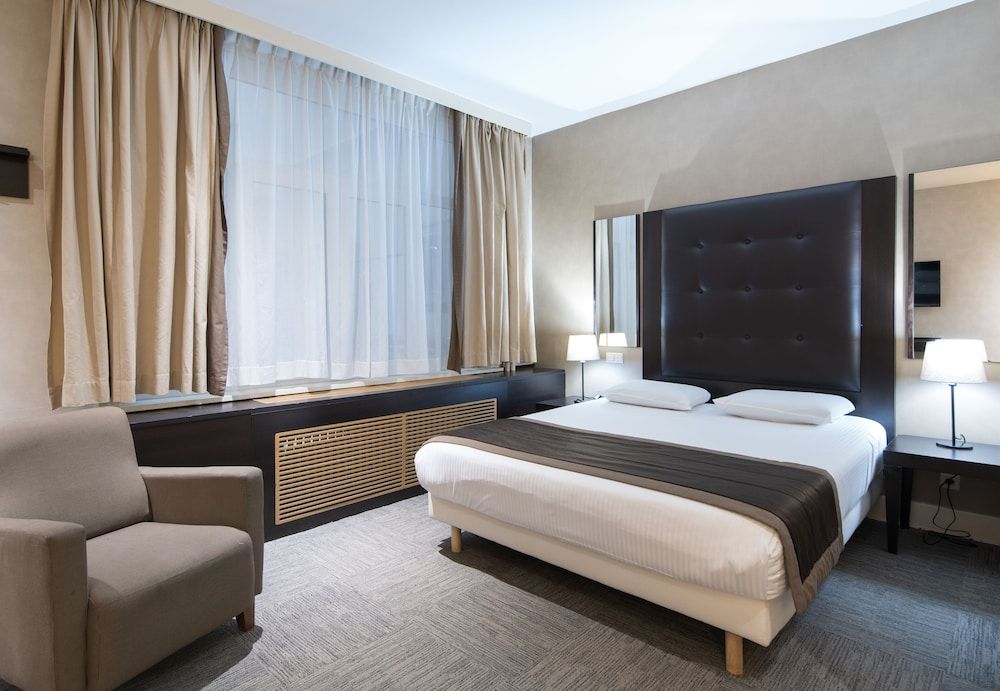 Hotel Chambord Business Double Room 9