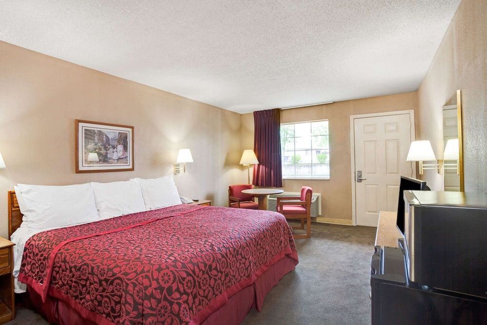 Standard Room, 1 King Bed