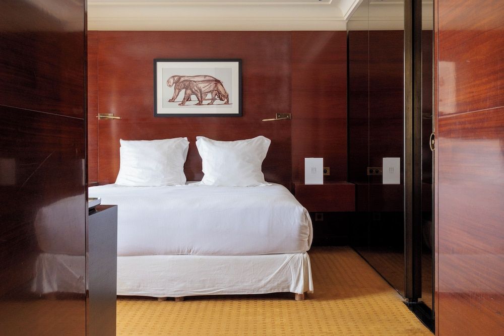 Hôtel Montaigne Standard Room, 1 King Bed, Courtyard View 3