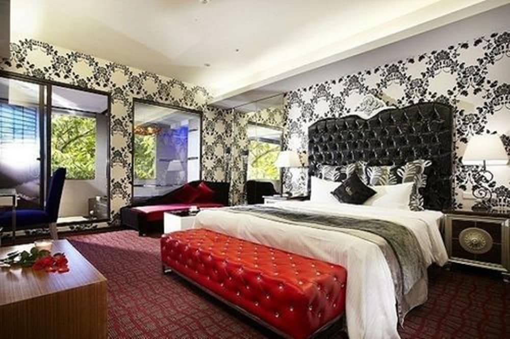 undefined Golden Hotspring Hotel 6