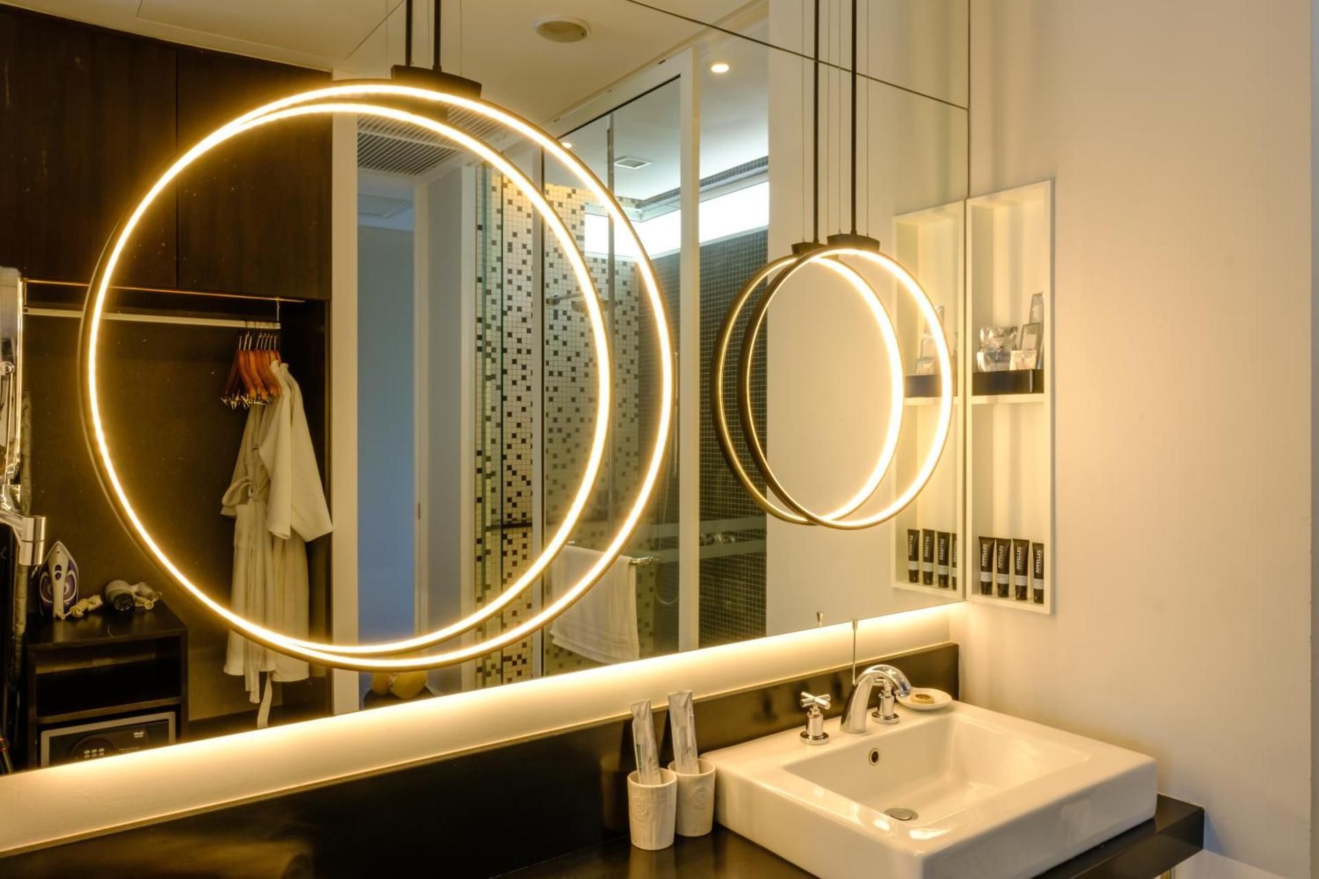 Deluxe, Suite, 1 King, Sea facing view, Balcony