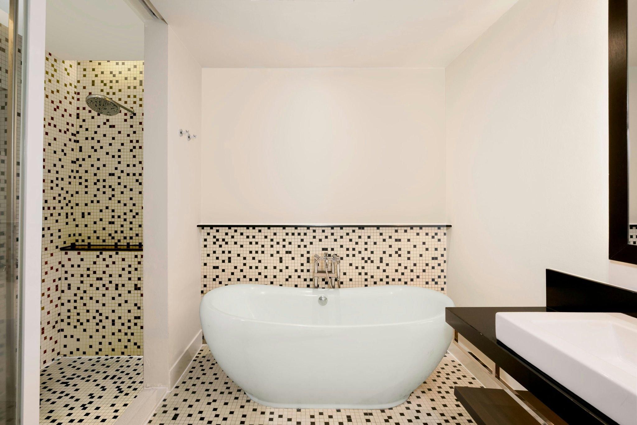 Premier, Guest room, Twin, Garden view