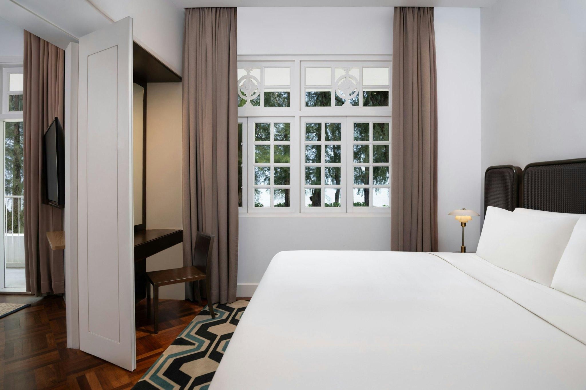 Grand Premier, 2 room Suite, Bedroom 1: 1 King, Bedroom 2: 1 King, Sea facing view, Balcony: 2