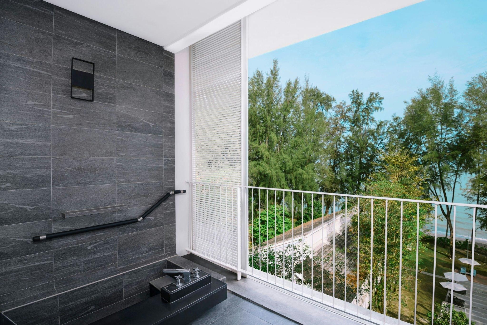 Deluxe Guest room, 1 King, Balcony