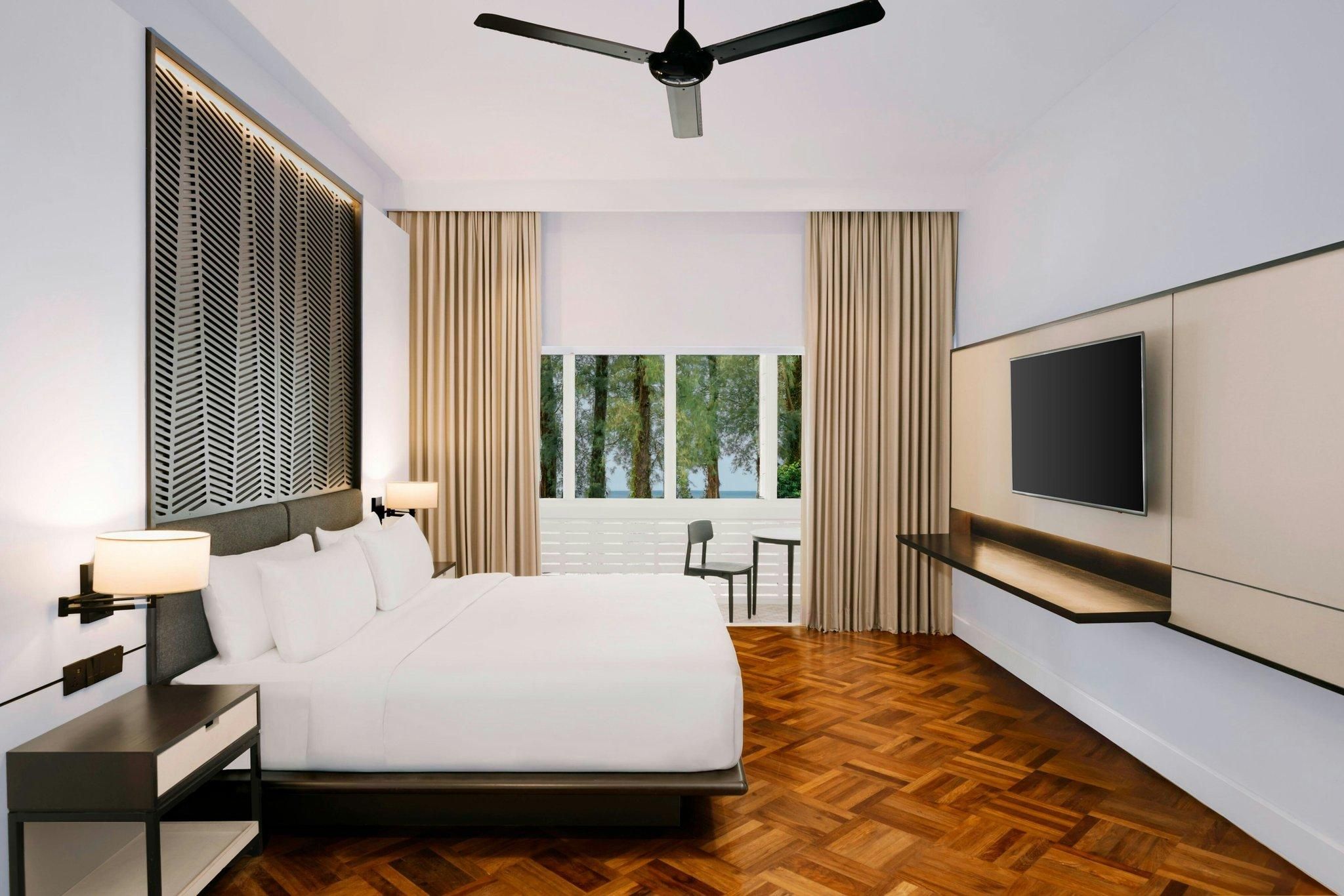 Premier, Suite, 1 King, Sea facing view, Balcony