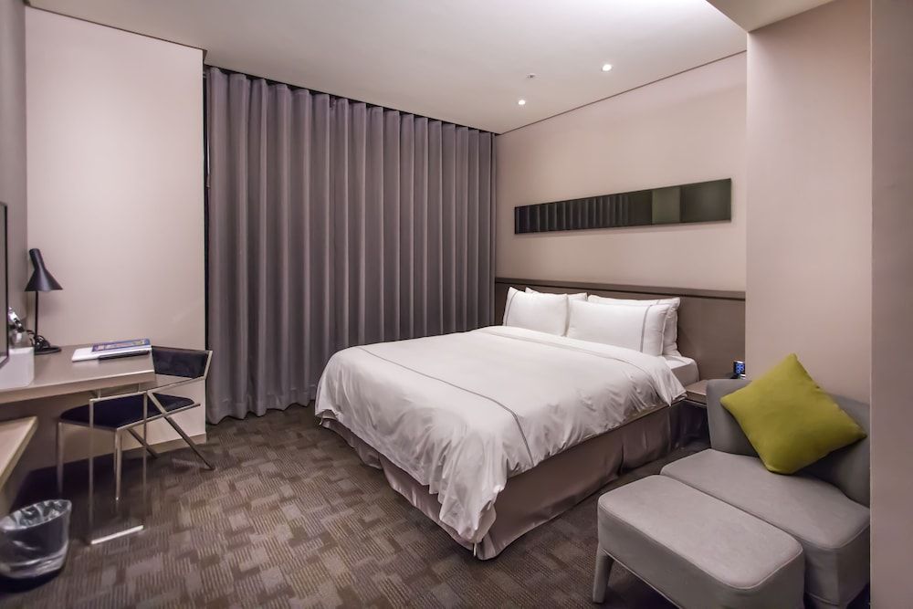 Standard Double Room, No Windows