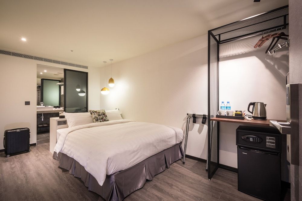 Goldinn Hotel Standard Double Room, No Windows 3