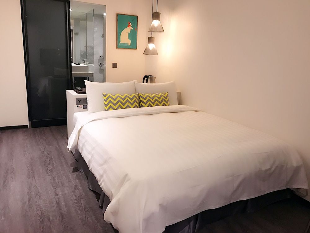 Goldinn Hotel Standard Double Room, No Windows 4