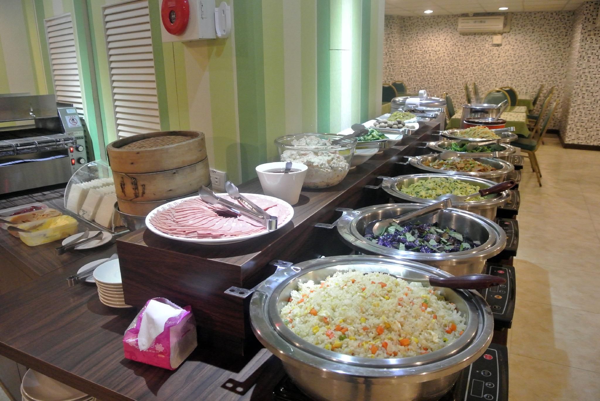 undefined New World Hotel 6