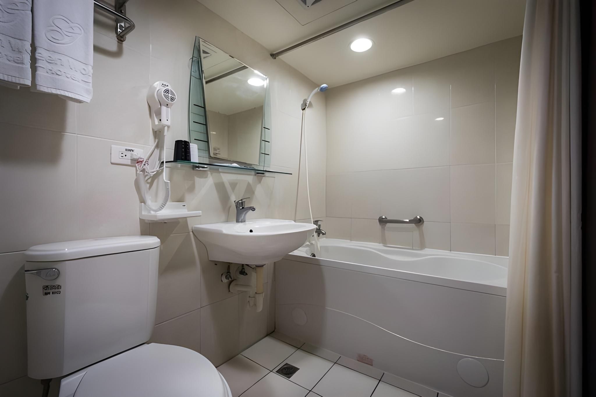 undefined New World Hotel 5