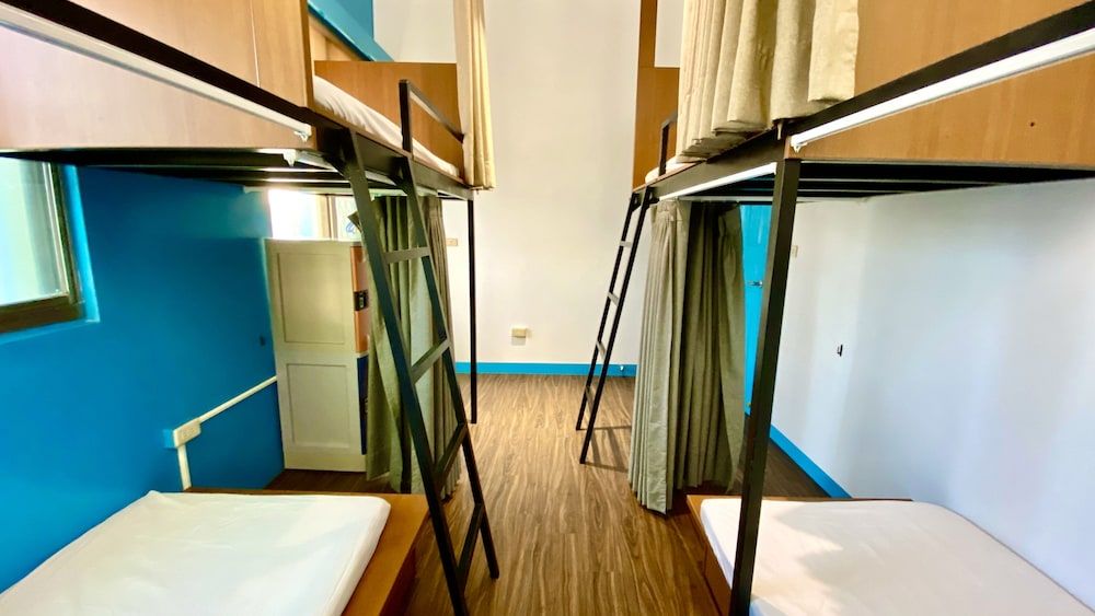 Gallery Shared Dormitory, Men only, Shared Bathroom, Beachfront