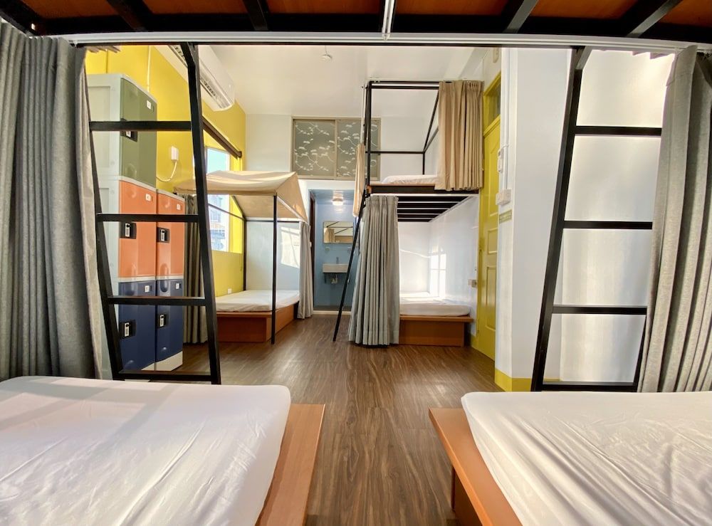 Gallery Shared Dormitory, Men only, Shared Bathroom, Beachfront