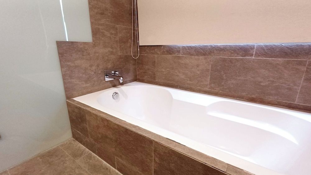 King's Paradise Hotel Deluxe Double Room, 1 Queen Bed, City View 5