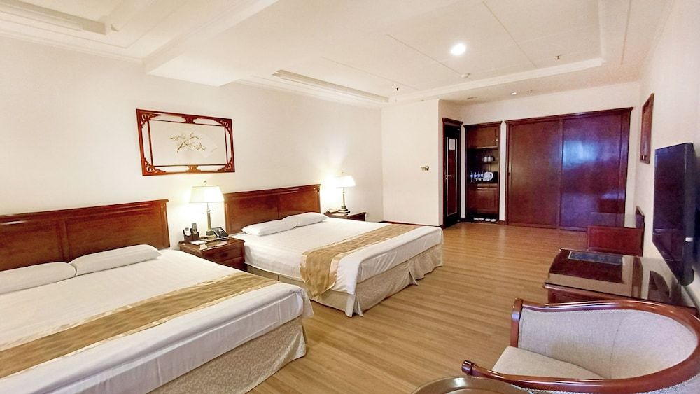 King's Paradise Hotel Classic Quadruple Room 4