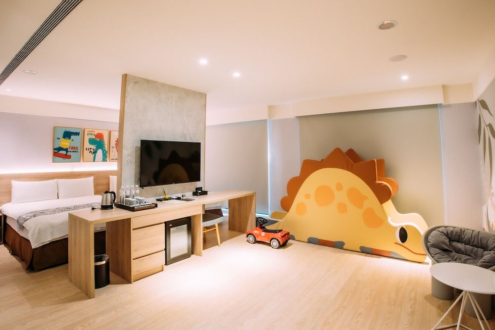 Mega Hotel Superior Quadruple Room, 2 Double Beds, Bathtub 4