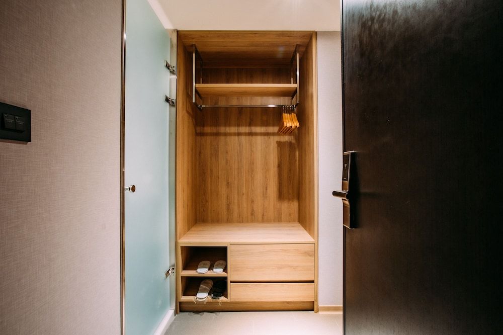 Mega Hotel Classic Quadruple Room, 2 Double Beds, Bathtub 5