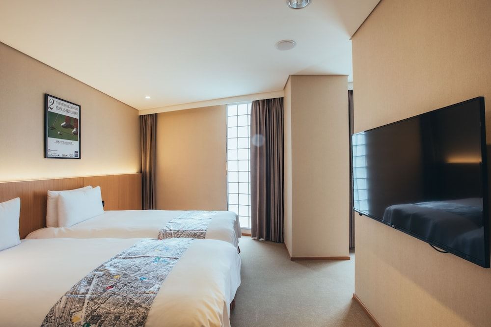 Mega Hotel Twin Room, No Windows