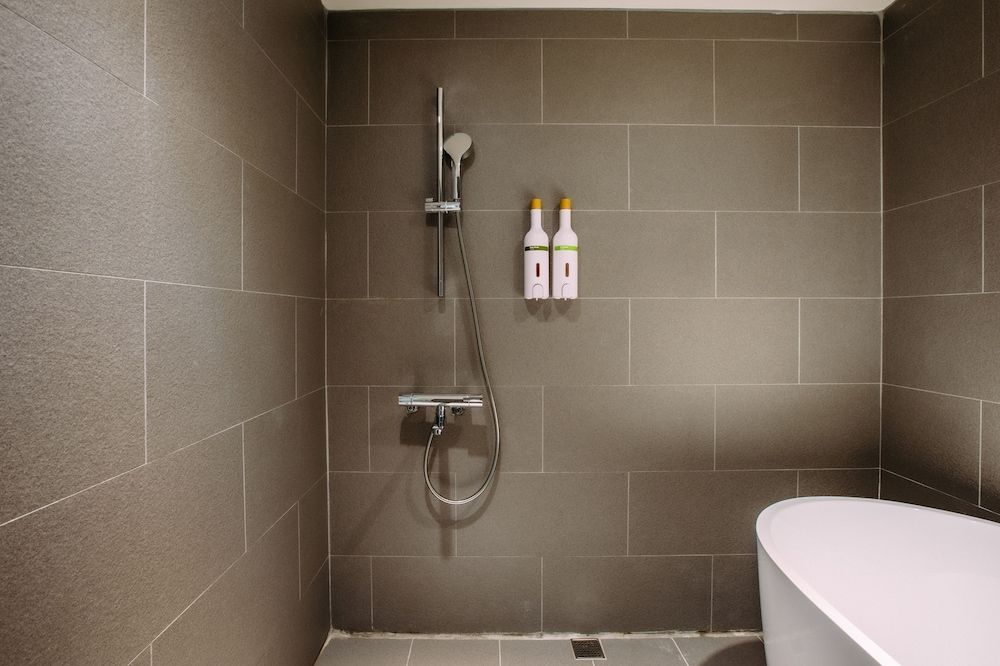 Mega Hotel Superior Quadruple Room, 2 Double Beds, Bathtub 21