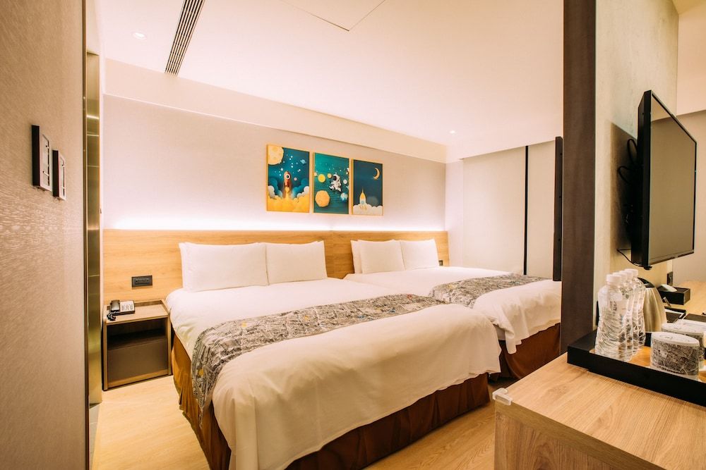 Mega Hotel Superior Quadruple Room, 2 Double Beds, Bathtub