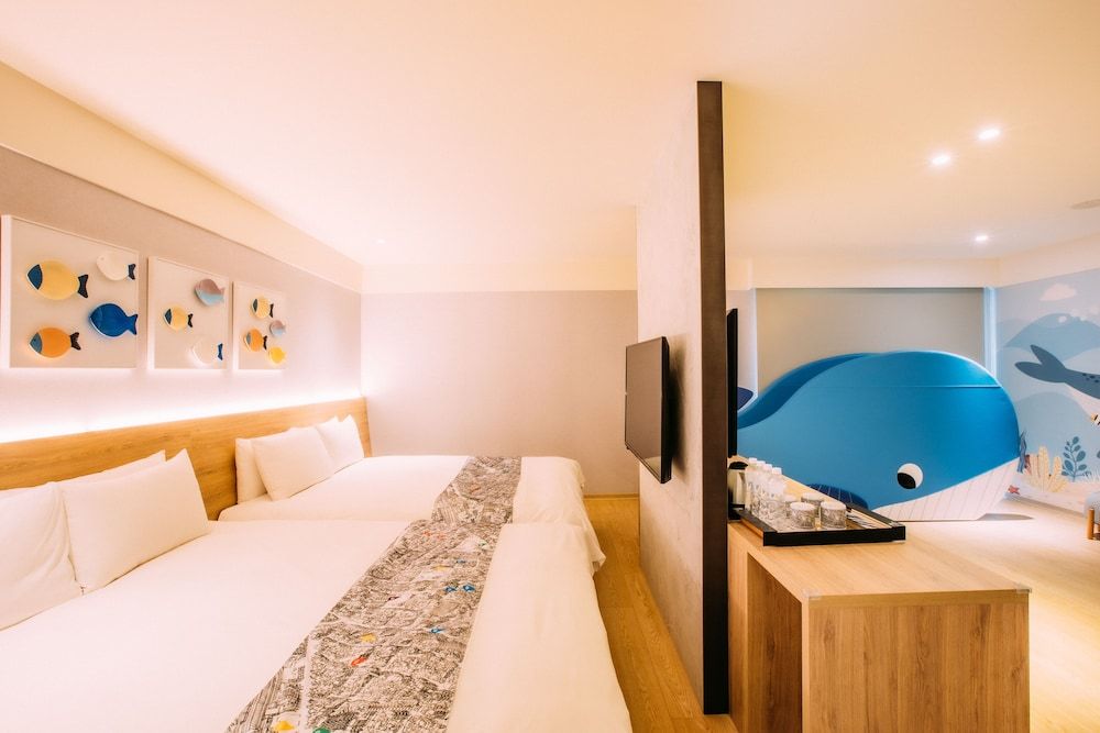 Mega Hotel Superior Quadruple Room, 2 Double Beds, Bathtub 11