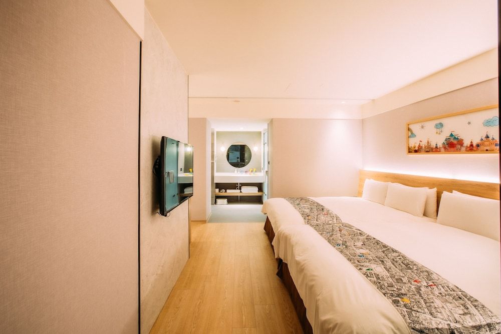 Mega Hotel Superior Quadruple Room, 2 Double Beds, Bathtub 17