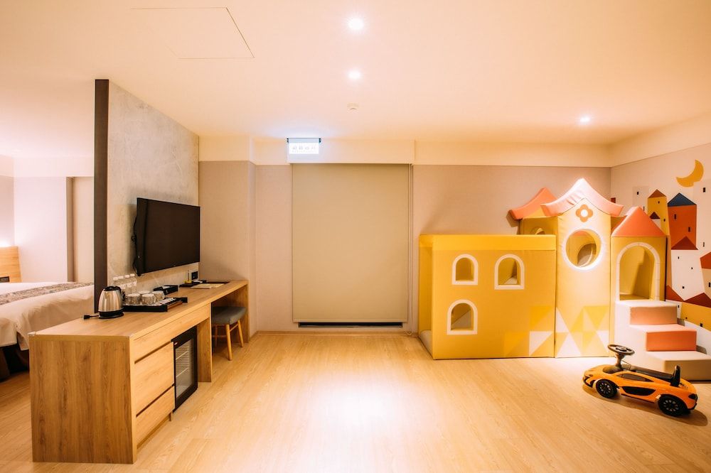 Mega Hotel Superior Quadruple Room, 2 Double Beds, Bathtub 35