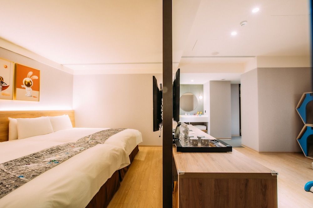 Mega Hotel Classic Quadruple Room, 2 Double Beds, Bathtub 2