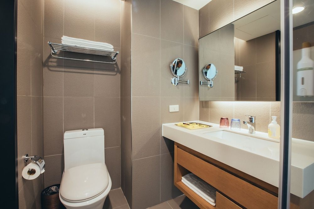 Mega Hotel Twin Room, No Windows 8