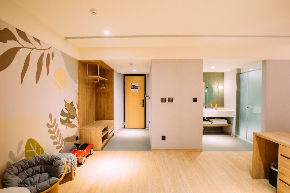 Mega Hotel Superior Quadruple Room, 2 Double Beds, Bathtub 32