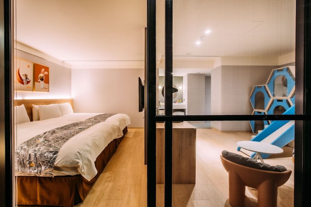 Mega Hotel Classic Quadruple Room, 2 Double Beds, Bathtub 4