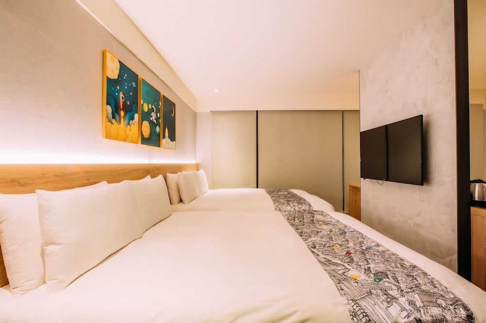 Mega Hotel Superior Quadruple Room, 2 Double Beds, Bathtub 2