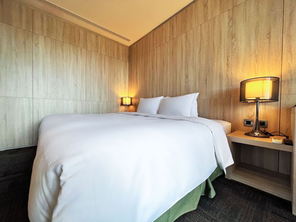 Balcony Room With Cityview (King Size Bed)