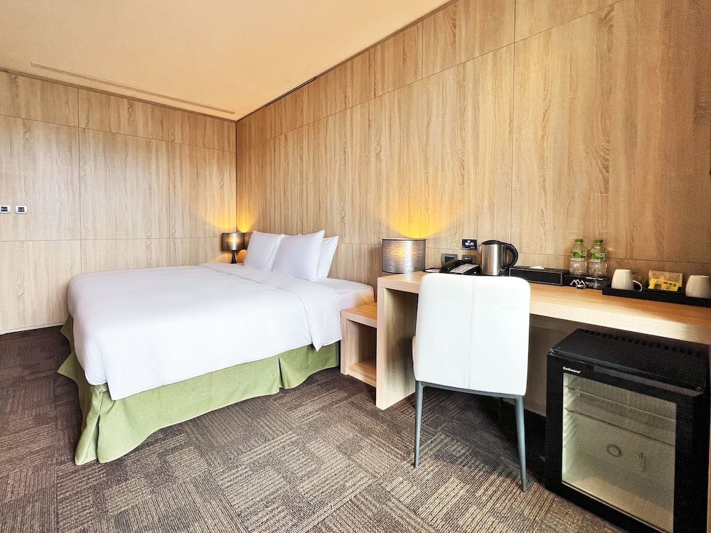 Balcony Room (King Size Bed)