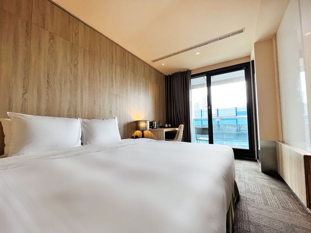 Balcony Room (King Size Bed)