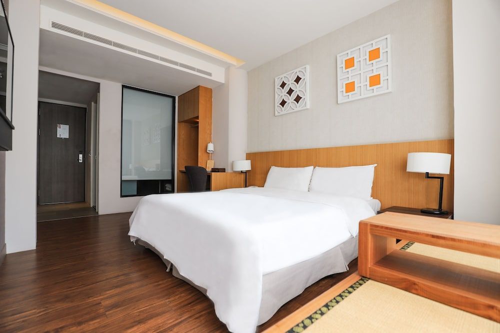 Roots Chew Hotel Deluxe Double Room 6