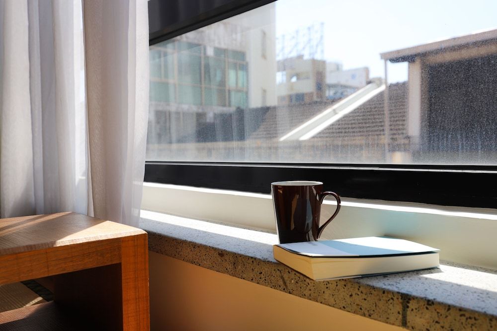 Roots Chew Hotel Deluxe Double Room 9