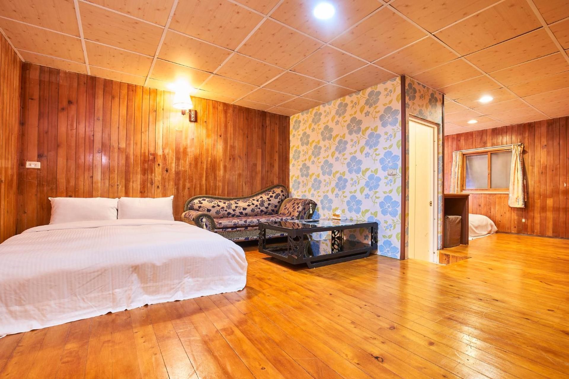 Family Room (6 Adults)