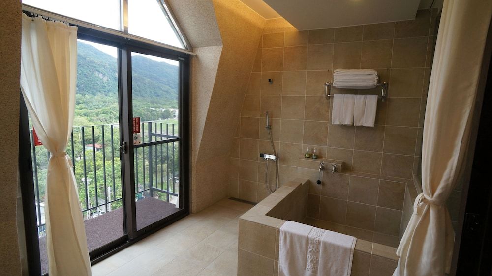 Hotel Les Champs Jiaosi Luxury Japanese Style Family Room 4