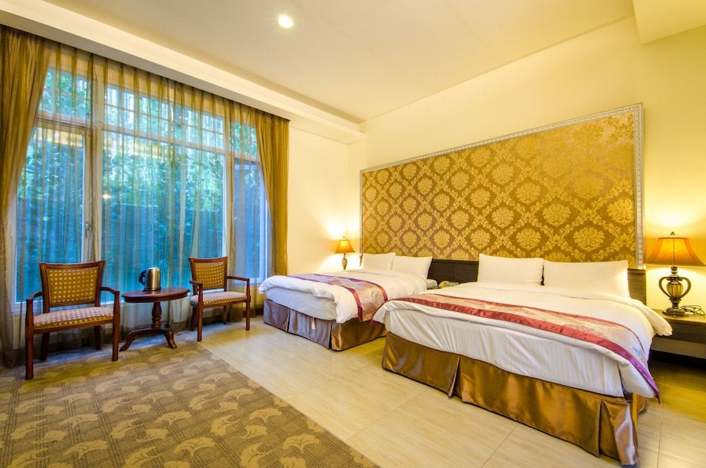 Butchard Villas Sun Moon Lake Deluxe Quadruple Room