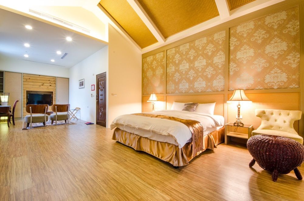 Butchard Villas Sun Moon Lake Luxury Double Room 4